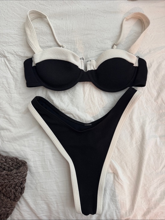 SHEIN Other - SHEIN Black & White Two-Tone Underwire Bikini Set